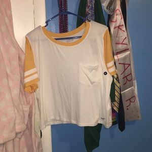 HOLLISTER XL CROPPED T-SHIRT